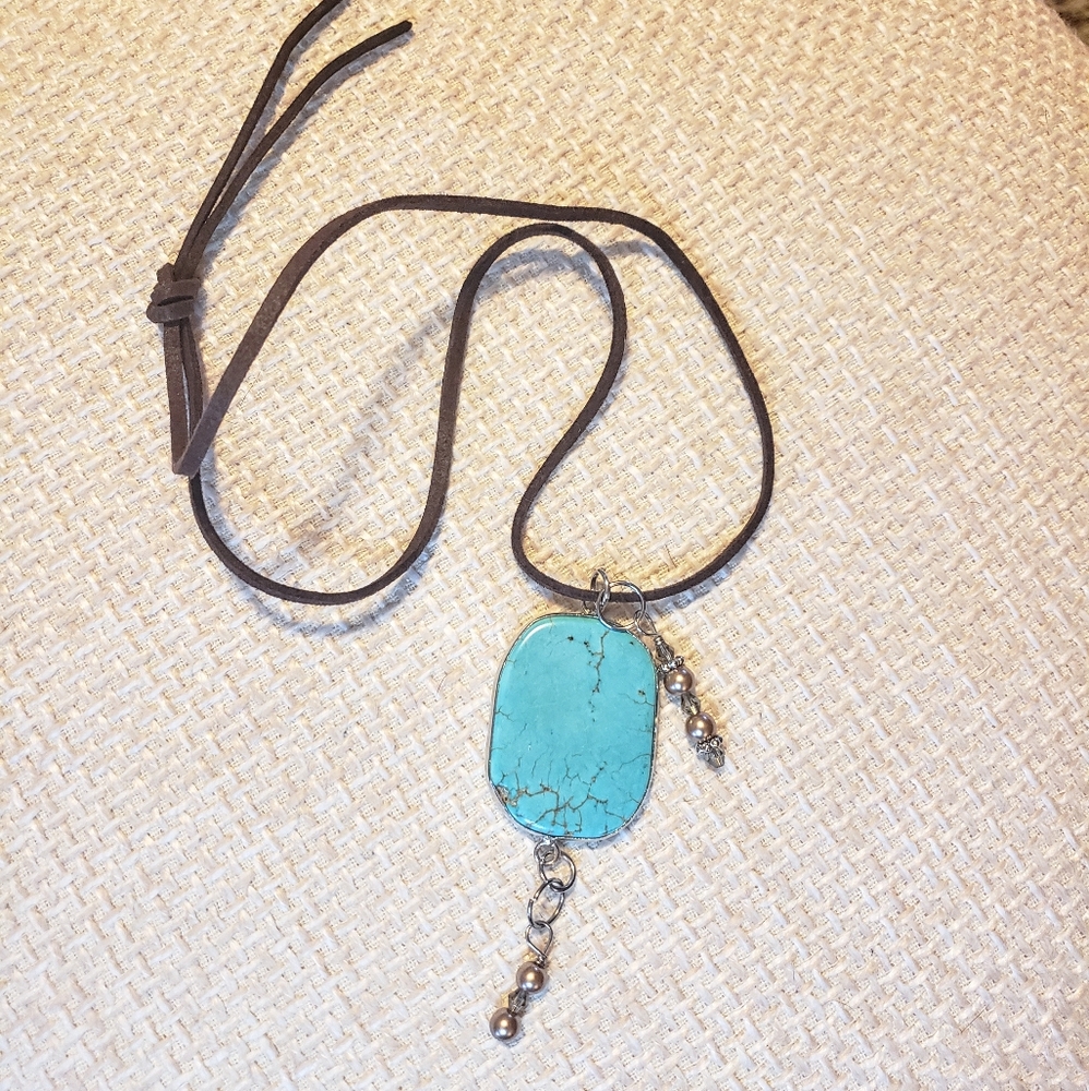 Stone/Crystal pendant necklace